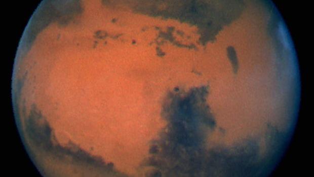 University of Arizona study: Why liquid water might exist under Mars' ice cap